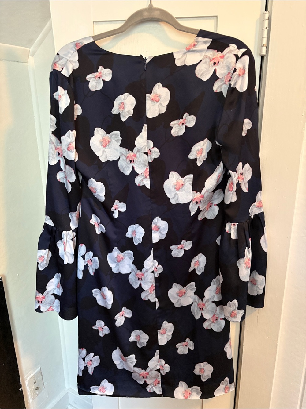 Banana Republic Navy Floral V-Neck Long-Sleeve Dress with Bell Cuffs - Picture 4 of 4
